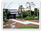 めりはりのある重厚な純和風庭園