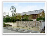 現代風自然木を配した庭